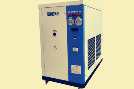 水冷箱式冷水機和螺桿式機組有何不同？